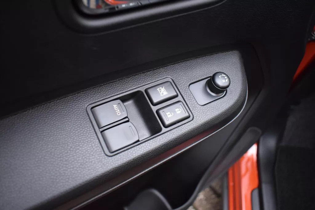 SUZUKI Ignis 1.2 Smart Hybrid 83pk CVT Select SUZUKI Ignis 1.2 Smart Hybrid 83pk CVT Select